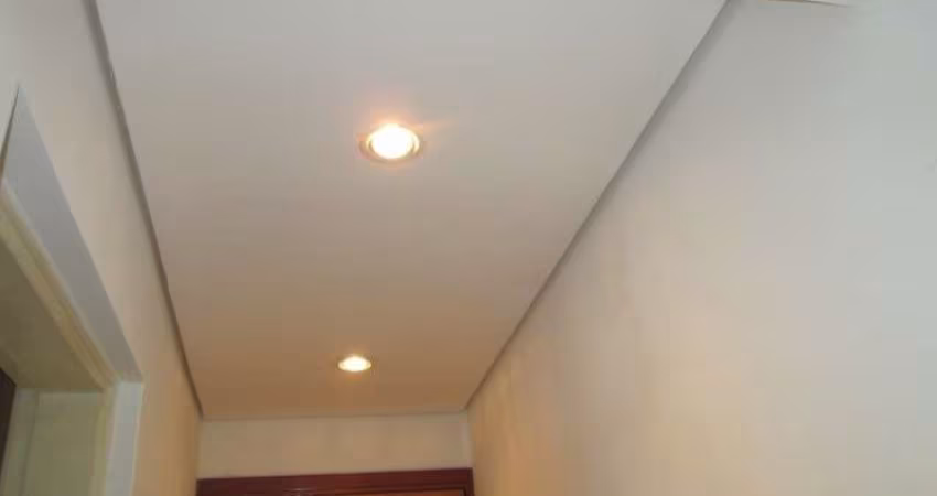 Ótimo apartamento residencial em excelente localização, com fácil acesso ao metrô e shoppings!  - *Características:*   - 2 dormitórios