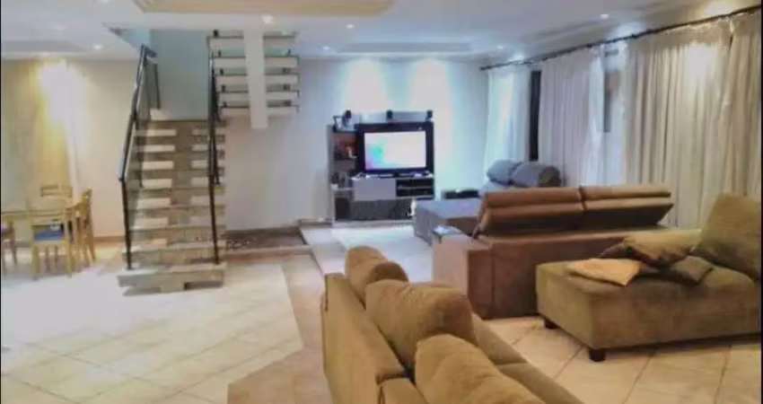 Sobrado em ótima localização, bairro totalmente residencial, próximo ao clube de campo guapira, 4 suítes, 6 vagas