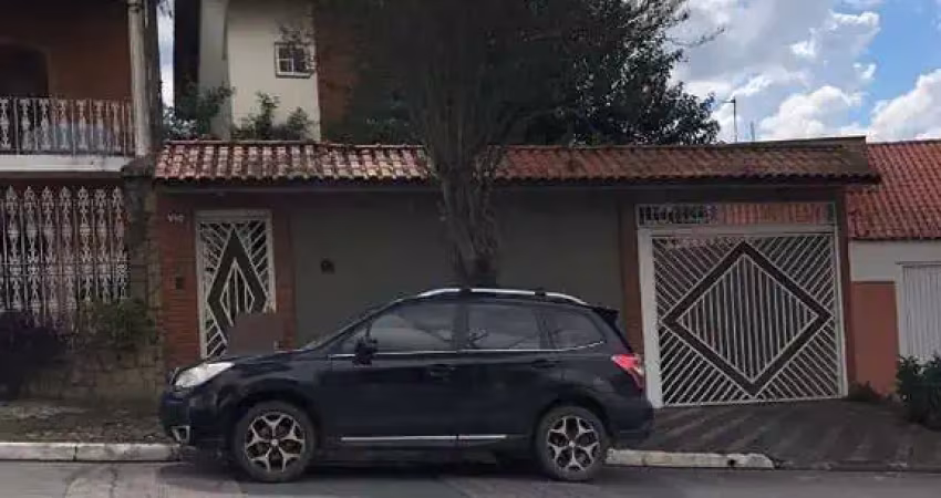 Sobrado triplex, no jardim guapira, localização privilegiada, próximo ao clube de campo guapira. 4 dorms (2 suítes) e 8 vagas