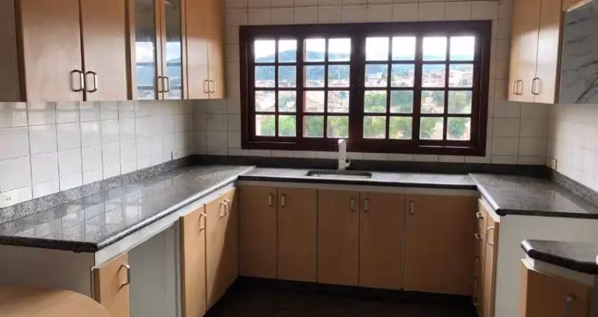 Sobrado triplex para venda, no jardim guapira, localização privilegiada, próximo ao clube de campo guapira. 4 dorms (2 suítes) e 8 vagas