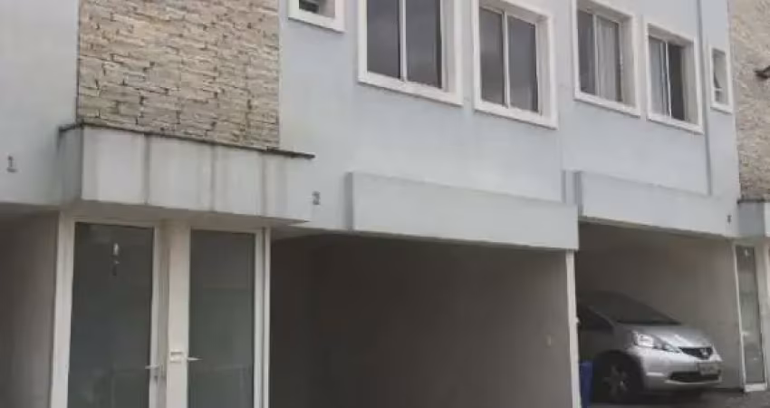 Casa em condomínio fechado, vila santos, excelente localização, próximo ao parque horto florestal, 3 dormitórios (1 suíte) e 3 vagas