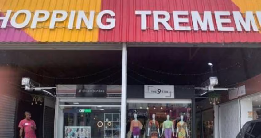 BOX comercial para Locação no Jardim Tremembé, em avenida, em frente ao Supermercado Ourinhos, com banheiro