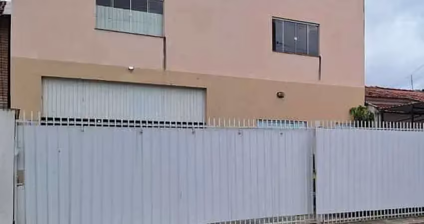 Amplo galpão com mezanino e estacionamento em localização estratégica de camboriú