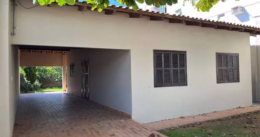 Casa Versátil na Praia Brava com 03 Dormitórios sendo 01 Suíte e Vaga de Garagem para 03 Carros – Residencial ou Comercial