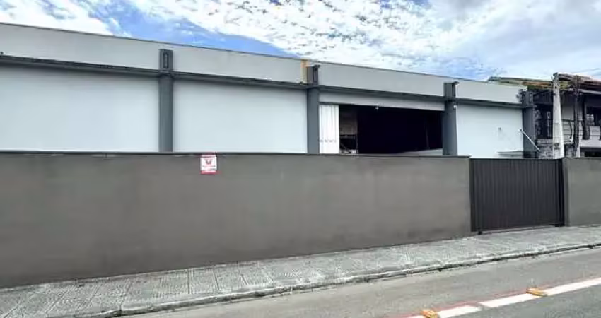 Galpão comercial com 1100m² na rua odílio garcia em cordeiros