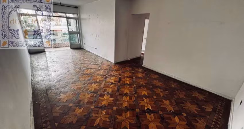 Venda Apartamento Santos SP - mAr dOce lAr frente rua com varanda, vaga demarcada em prédio com elevador na Ponta da Praia.