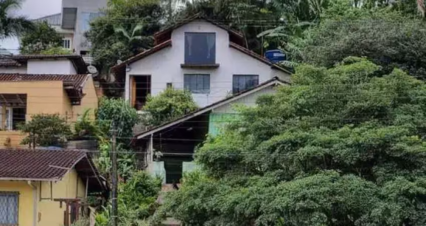 Terreno à venda na Rua Joana D'Arc, Nova Brasília, Joinville