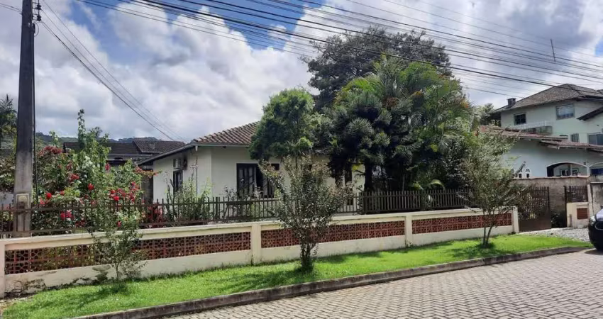 Casa com 3 quartos à venda no Iririú, Joinville 