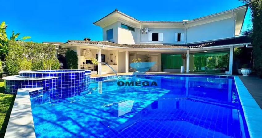 Casa no Acapulco à venda com 5 quartos sendo 4 suítes.