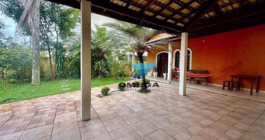 Casa térrea com 4 dormitórios sendo 1 suíte à venda - Jardim Las Palmas - Guarujá/SP. CONFIRA !