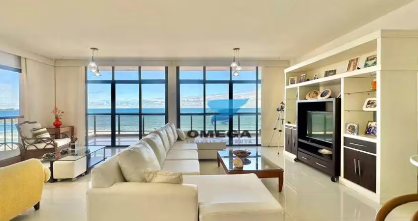 Apartamento reformado, frente mar à venda na praia das pitangueiras no guarujá i omega imoveis