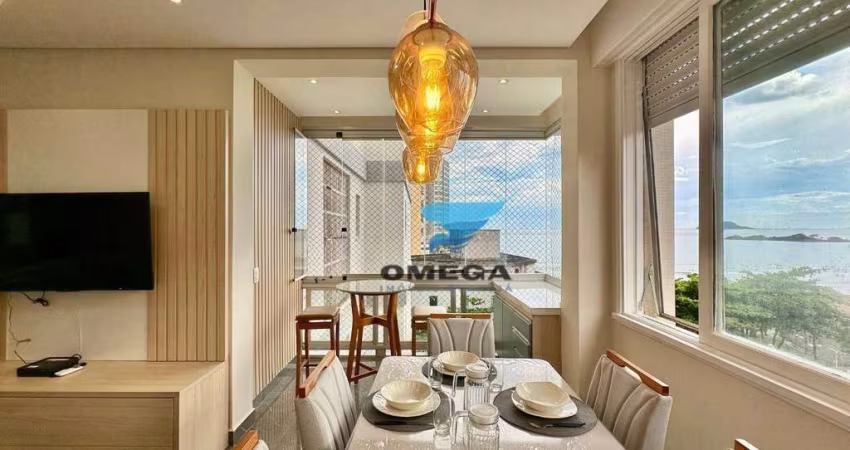 Apartamento reformado frente praia com vista mar à venda na praia das Pitangueiras no Guarujá I Omega Imoveis