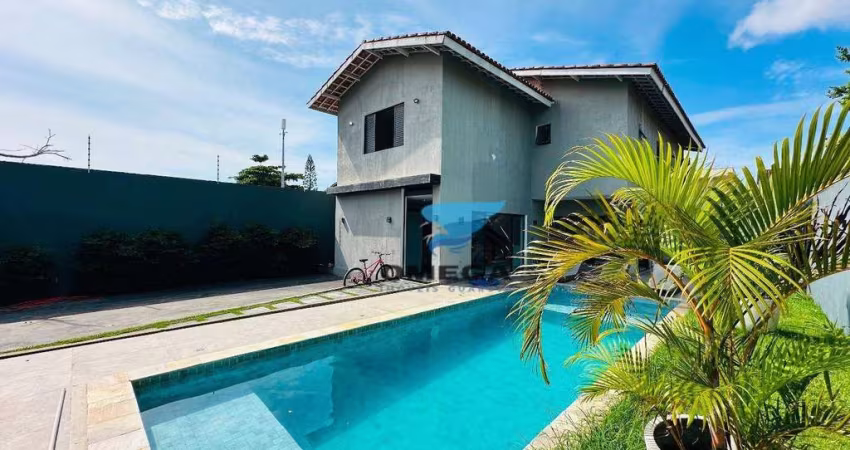 Casa à venda na Praia do Pernambuco no Guarujá | Omega Imóveis