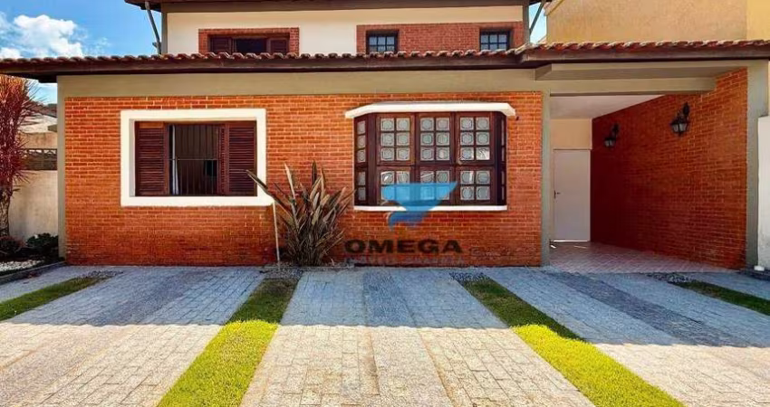 Casa à venda em condomínio fechado na praia do Pernambuco no Guarujá I Omega Imoveis