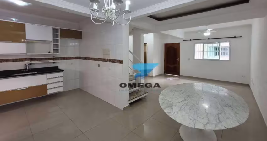 Excelente Sobrado triplex em Villagio à venda na praia do Tombo, na cidade Guarujá, amplo e confortável com boa distribuição.