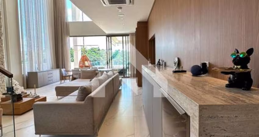Casa de Condomínio em Alphaville - Santana de Parnaíba, SP