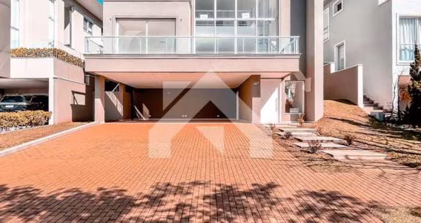 Casa de Condomínio em Alphaville - Santana de Parnaíba, SP