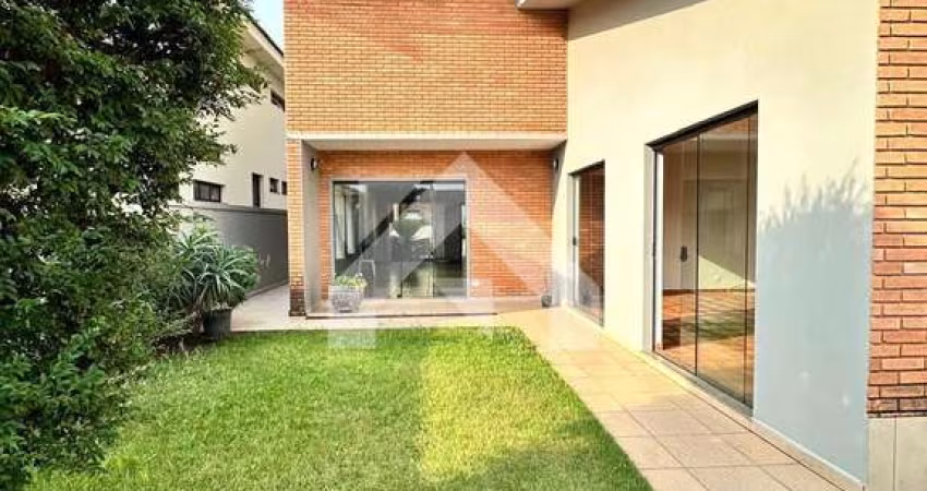 Casa de Condomínio em Alphaville - Santana de Parnaíba, SP