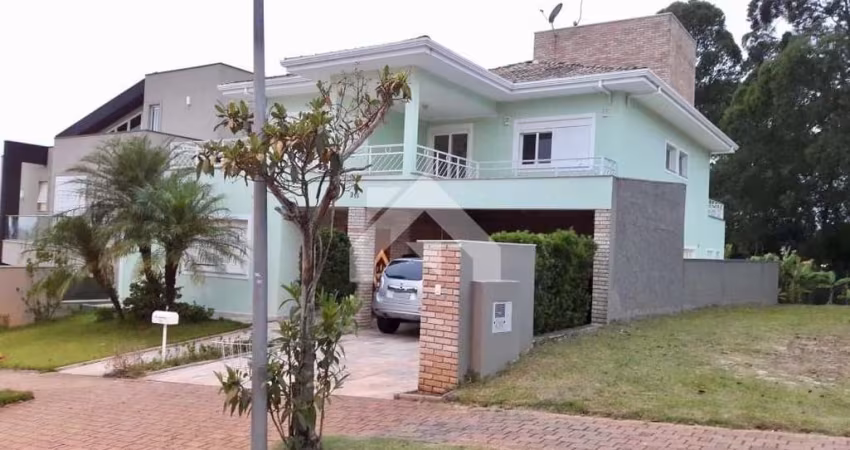 Casa em Condomínio em Santana de Parnaíba - 350m², 4 Suítes