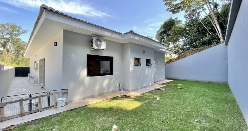 Casa de Condomínio em Granja Viana  -  Cotia