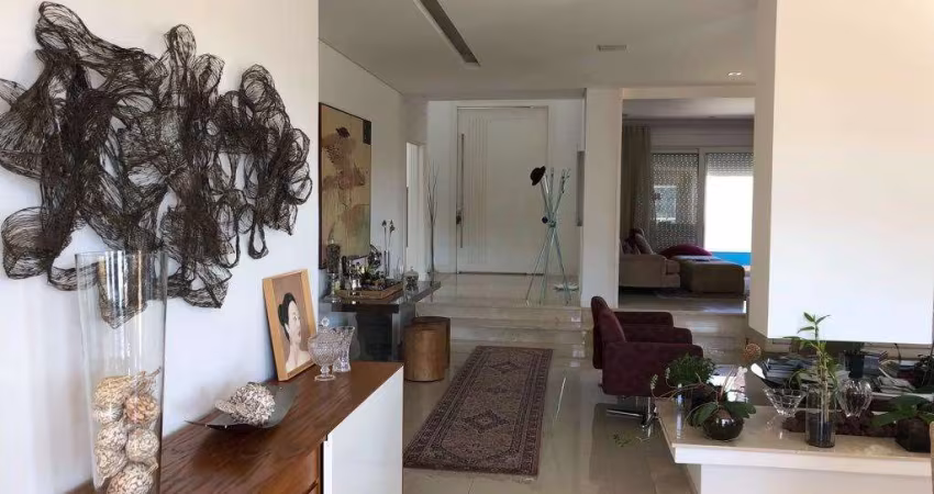 Casa de Condomínio em Alphaville - Santana de Parnaíba, SP