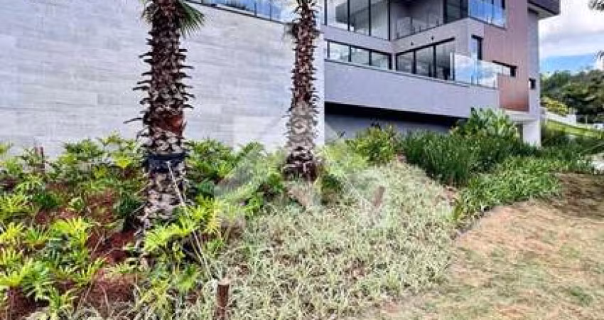 Luxuosa Casa em Condomínio em Santana de Parnaíba - 650m²