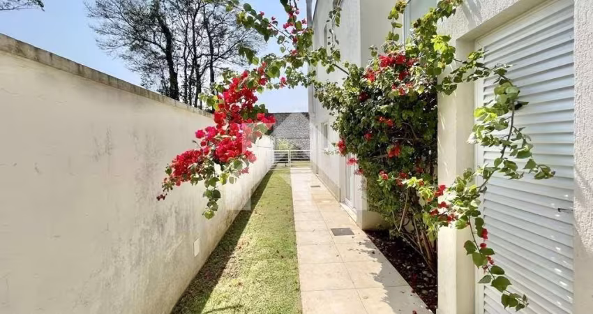 Casa de Condomínio em Granja Viana  -  Cotia