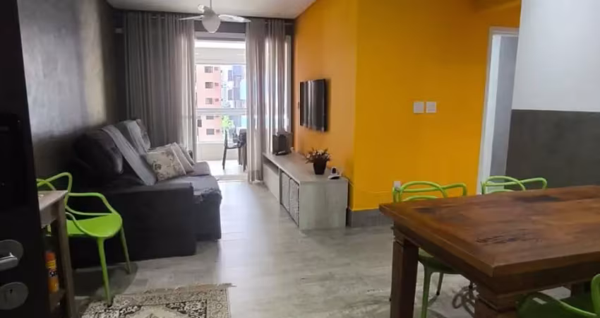 Apartamento de alto padrão no canto do forte – 2 suítes, varanda gourmet e vista para o mar!