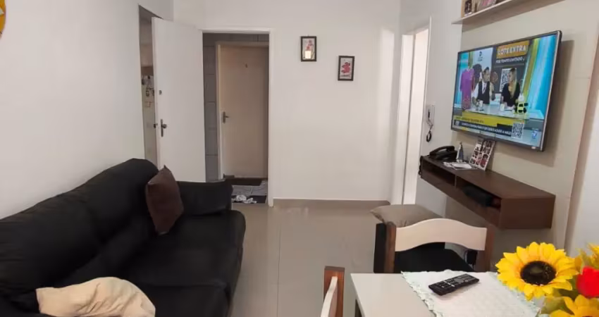 Lindo e espaçoso apartamento térreo no canto do forte – praia grande