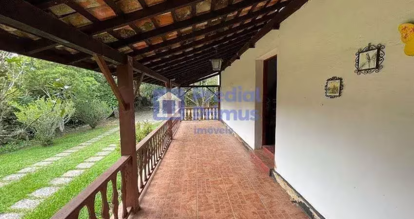 Chácara urbana: residência espaçosa, terreno amplo e oportunidade comercial