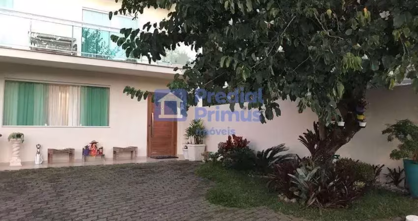 Casa com 3 dormitórios à venda, 204 m² por r$ 900.000,00 - cascatinha - nova friburgo/rj