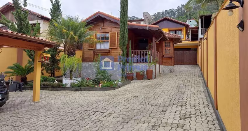 Casa linear com 2 dormitórios à venda, 116 m² por r$ 640.000 - jardim califórnia - nova friburgo/rj