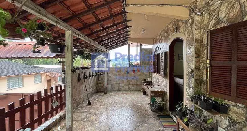 Casa com clima de chácara, amplo espaço e vista privilegiada perto do centro  por r$ 730.000 - parq