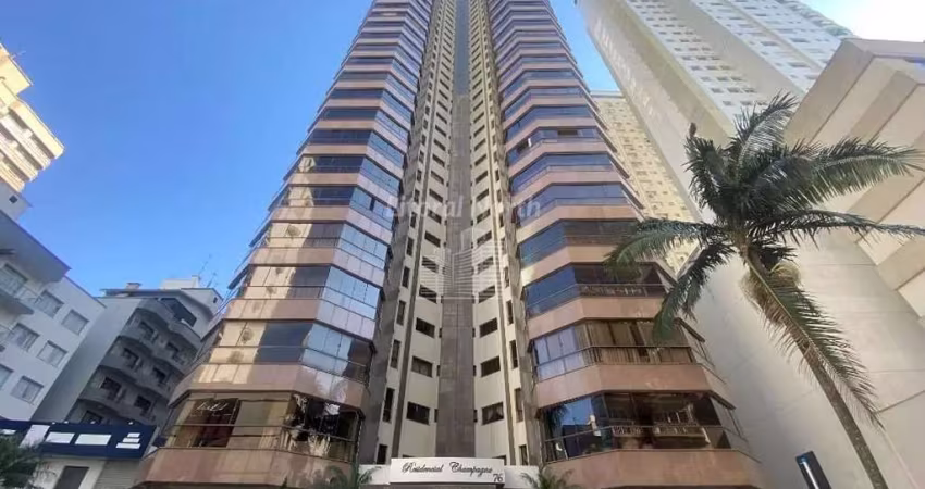 Apartamento na quadra do mar em Balneário Camboriú.