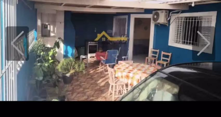 Casa pé na areia à 100 metros da orla da praia do porto novo caraguatatuba-sp em excelente localização, casa com 3 quartos sendo 1 suíte  ótima rua