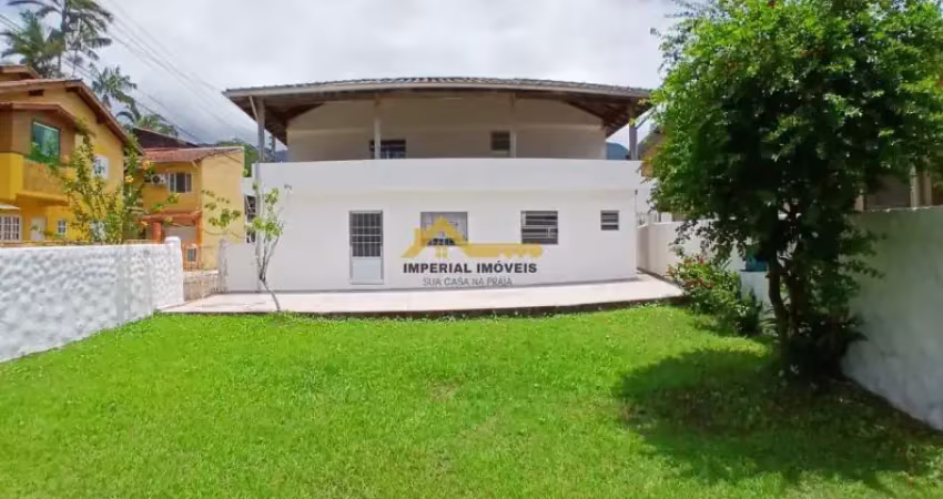 Sobrado à 500 metros da praia da cocanha no bairro: martim de sá lote inteiro 10x25 com muito espaço de quintal  (leia a descrição abaixo)