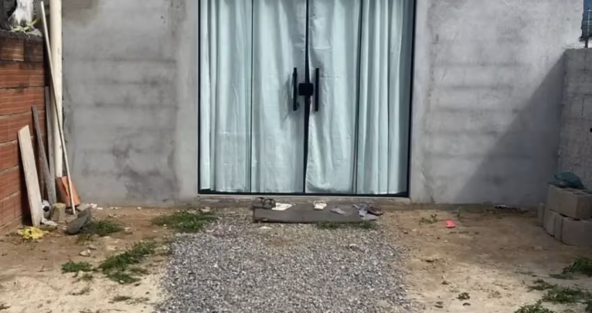 Casa com 2 quartos bairro pereque mirim, aceita 130mil de entrada mais parcelas mensais diretamente com proprietário tudo formalizado pela imobiliária , rua ótima sem saida apenas moradores local