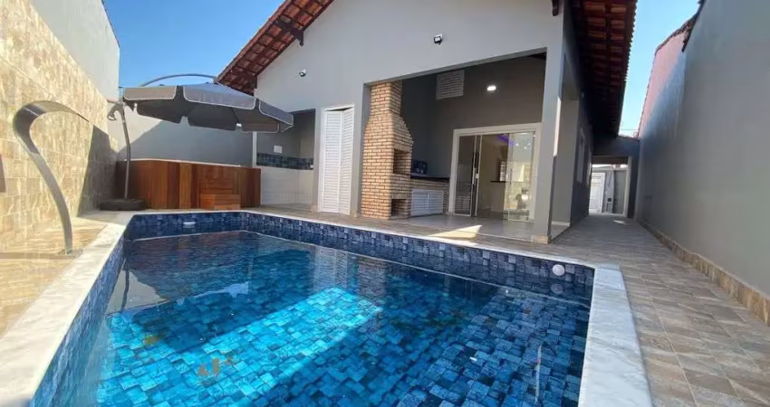 Casa a 50 metros da praia de mongaguá, com piscina e spa