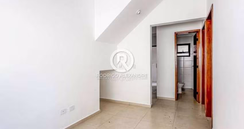 Casa Geminada à Venda em Tupi, Praia Grande - 2 Dormitórios, Quintal e Área de Lazer!
