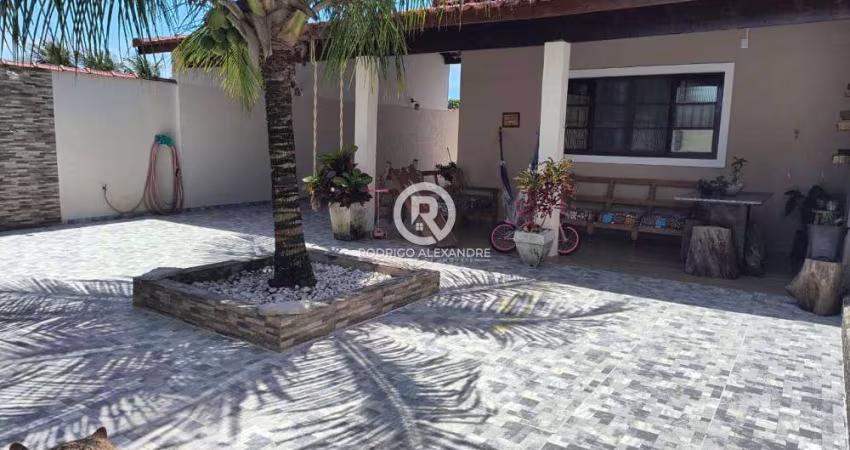 Casa à Venda no Jardim das Palmeiras, Itanhaém - 3 Dormitórios, Suíte, Piscina e Churrasqueira!