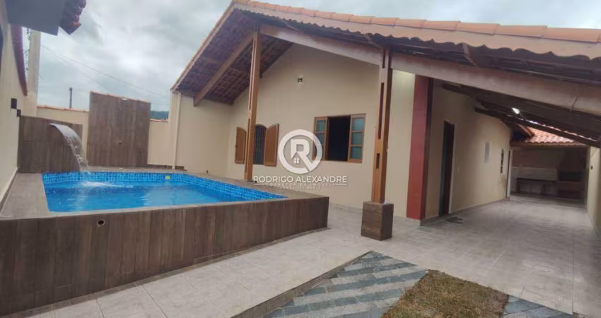 Casa à Venda em Vera Cruz, Mongaguá – 2 Suítes, Piscina e Churrasqueira por R$ 395.000