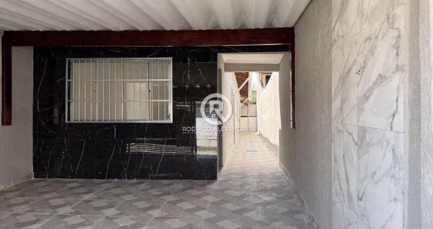 Linda Casa à Venda em Tupi, Praia Grande - 2 Dormitórios, Suíte e 2 Vagas! R$ 500.000