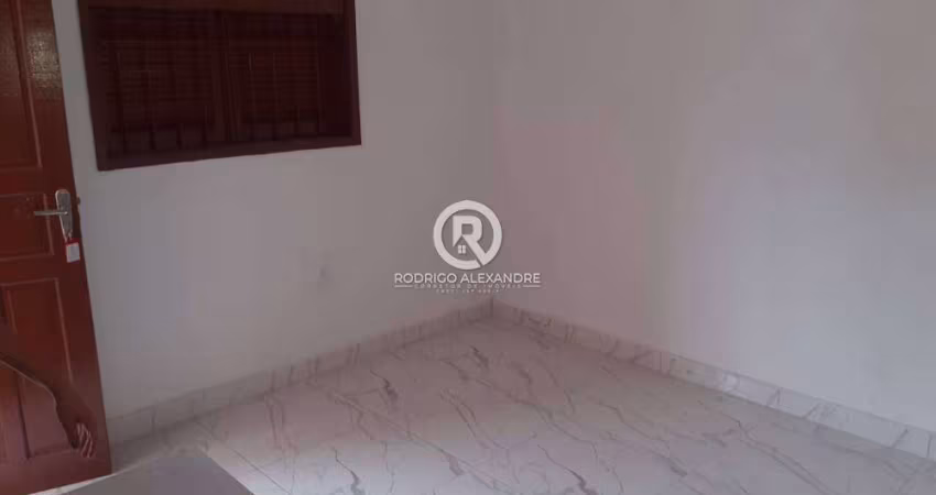 Casa à Venda em Caiçara, Praia Grande - 1 Dormitório por Apenas R$ 158.000!