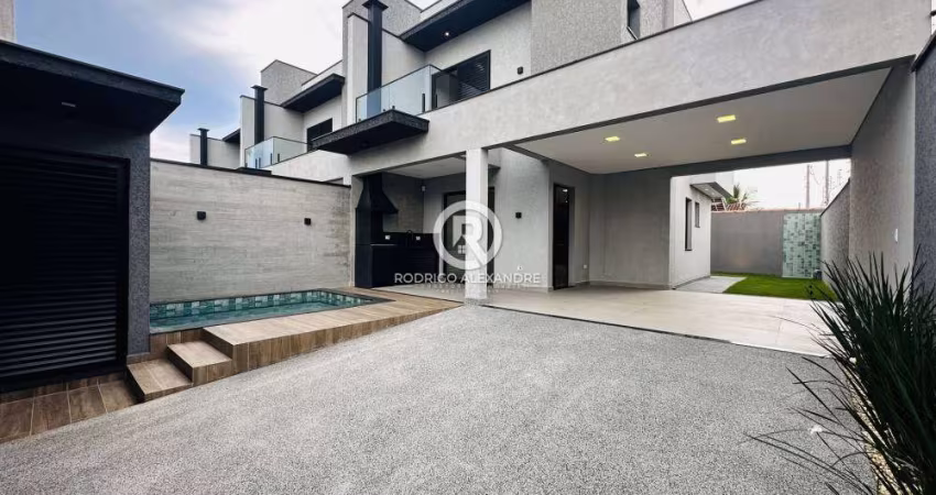 Sobrado Luxuoso à Venda em Jardim Ribamar, 3 Dormitórios, Piscina e Garagem para 4 Carros - R$ 830.0