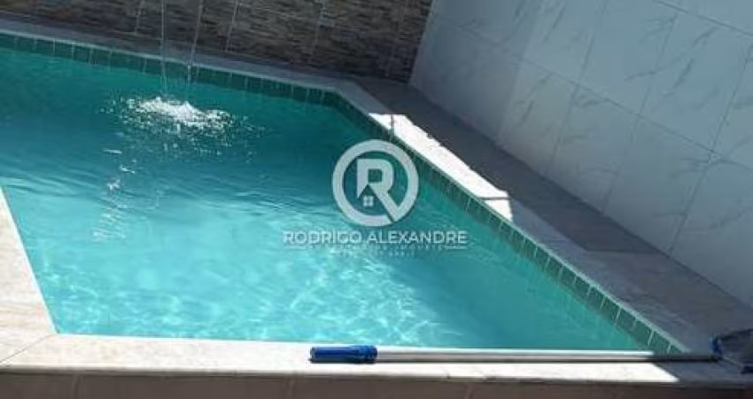 Linda Casa Geminada à Venda em Itanhaém - 2 Dormitórios, Suíte, Piscina e Lazer Completo!