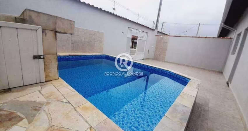 Casa à Venda em Balneário Plataforma 2, Mongaguá - 2 Dormitórios, Suíte, Piscina e Garagem!