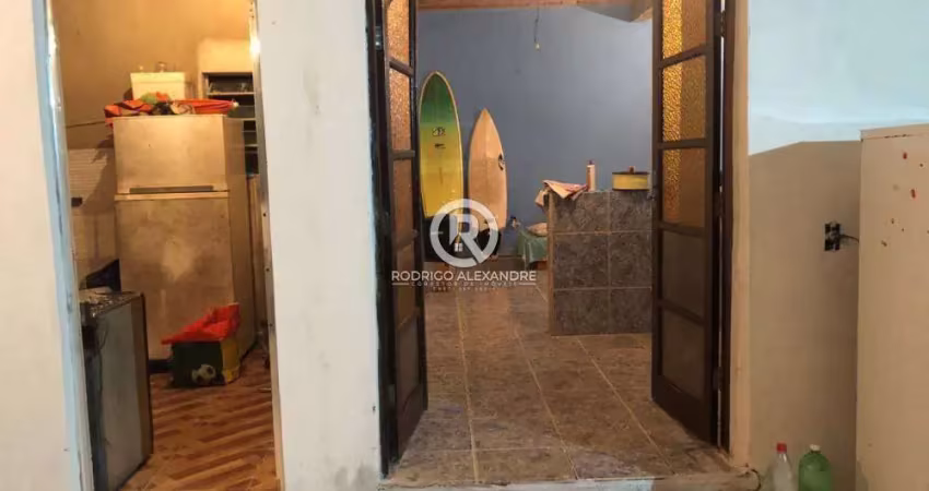 Casa à Venda em Gaivota, Itanhaém - 2 Dormitórios, Quintal e Garagem por R$ 140.000