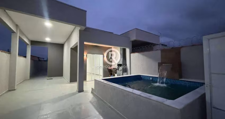 Casa à Venda em Itanhaém - 2 Dormitórios, Piscina e Área de Lazer por R$ 399.000
