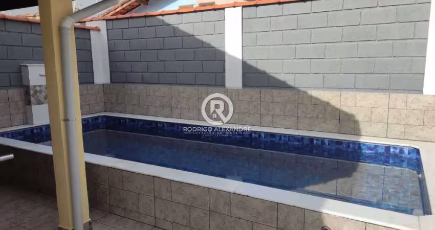 Linda Casa Geminada com 2 Dormitórios e Piscina em Nova Itanhaém – R$ 330.000!