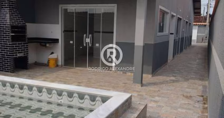 Casa à Venda em Itanhaém - 3 Dormitórios, Piscina e Área de Lazer por R$ 590.000